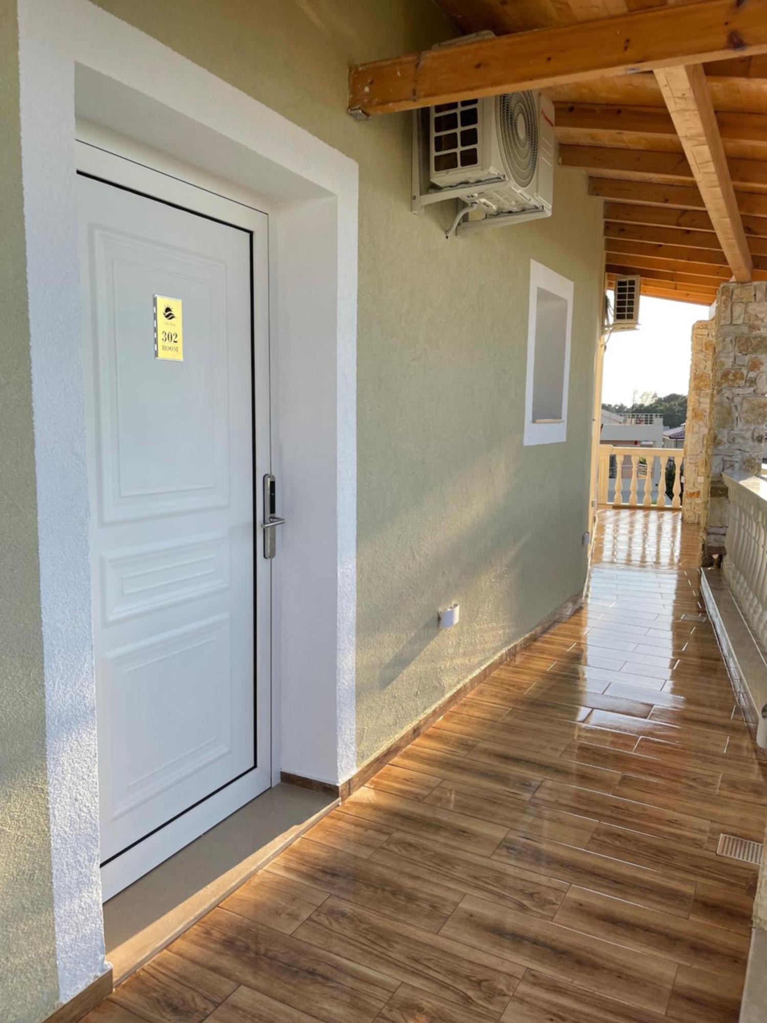 Arial Trinity Suites Vlorë Zimmer foto