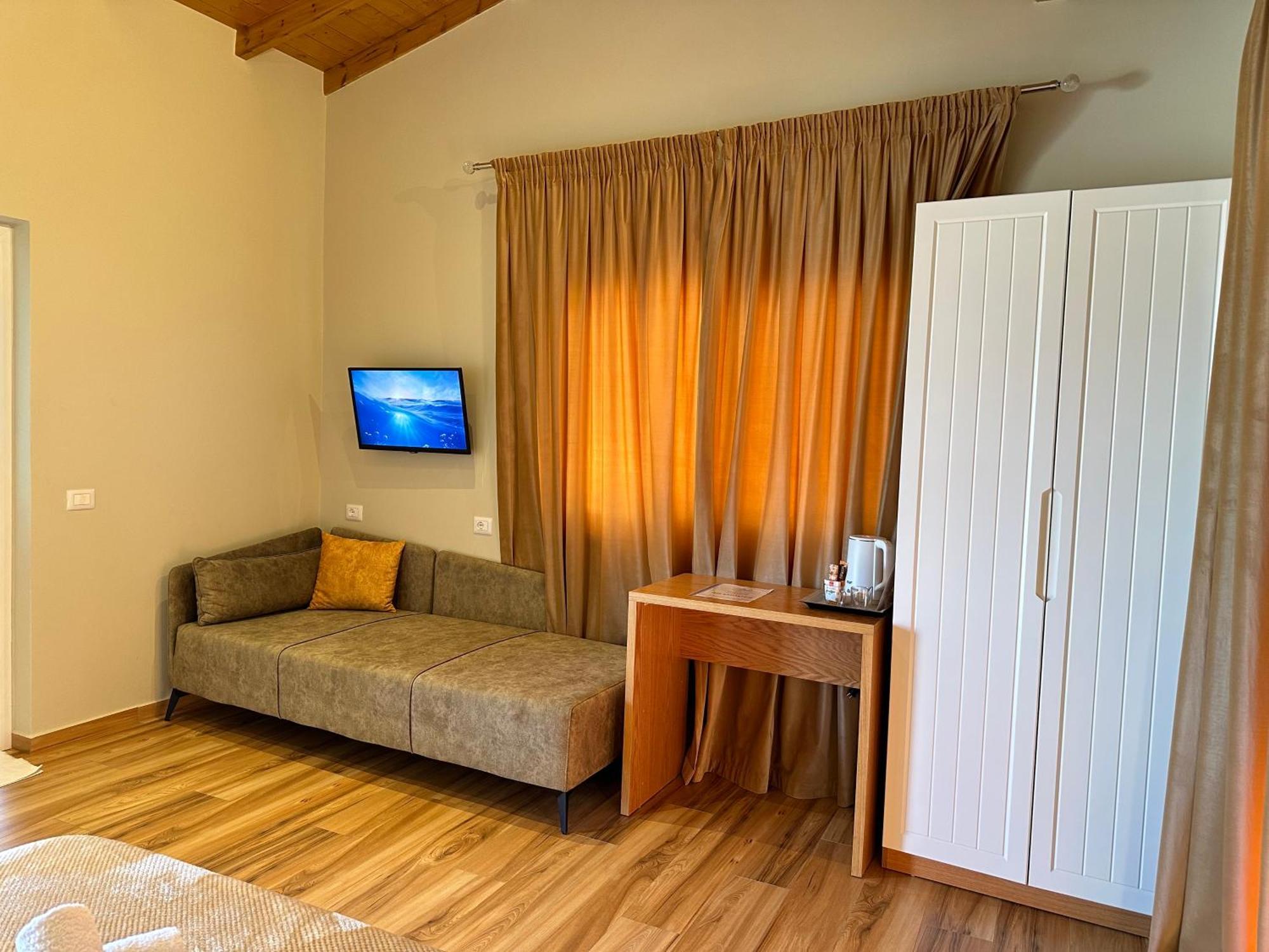 Arial Trinity Suites Vlorë Zimmer foto