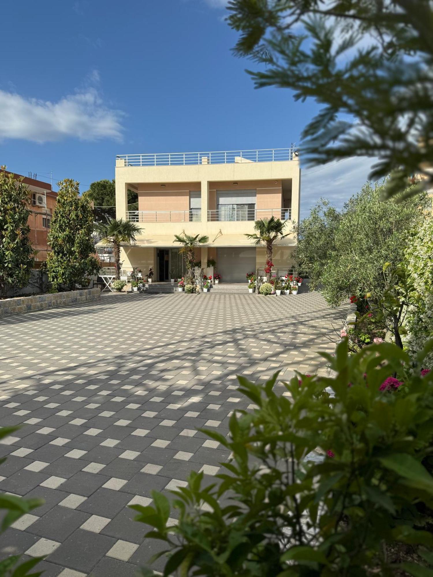 Arial Trinity Suites Vlorë Exterior foto