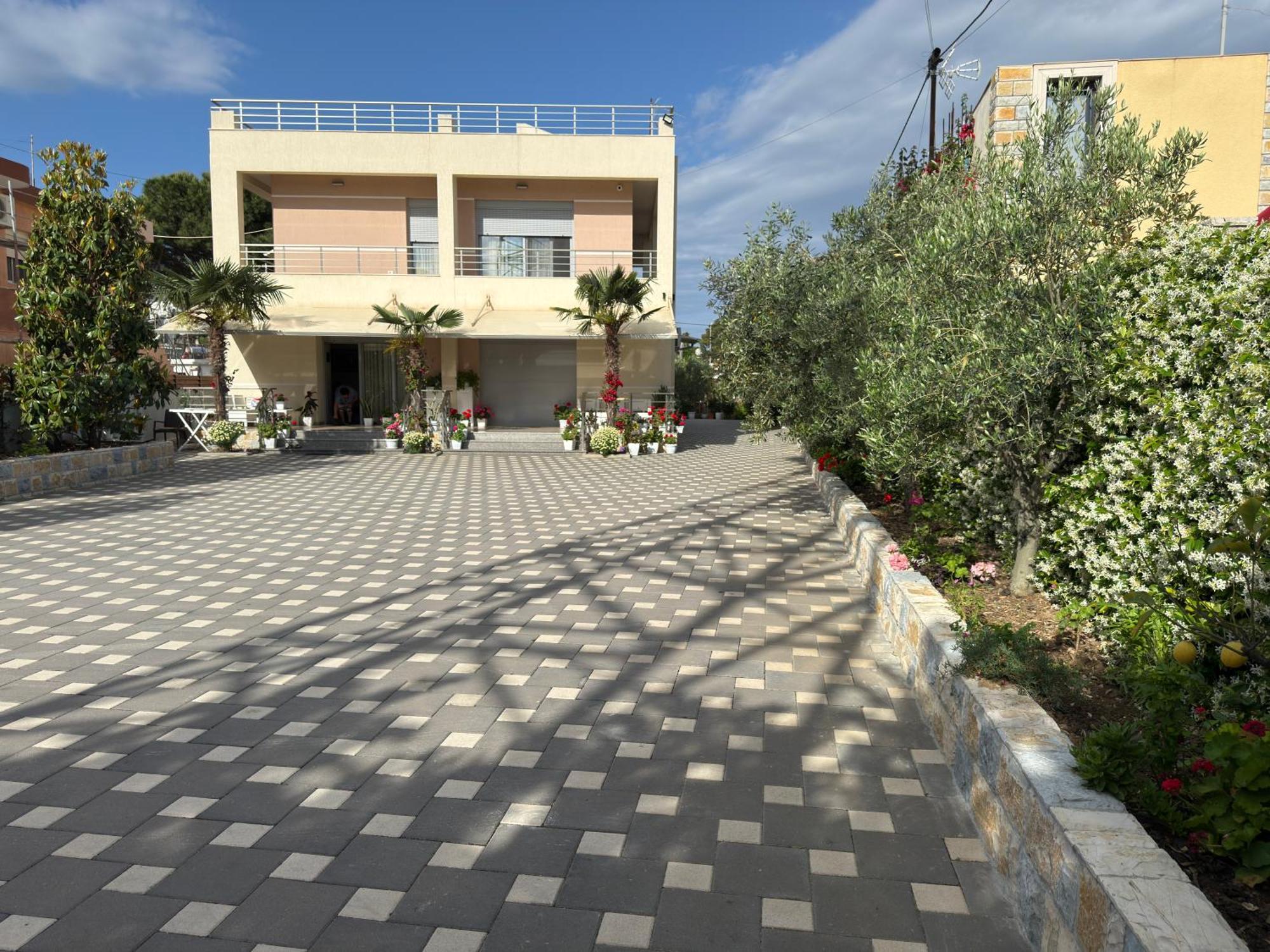 Arial Trinity Suites Vlorë Exterior foto