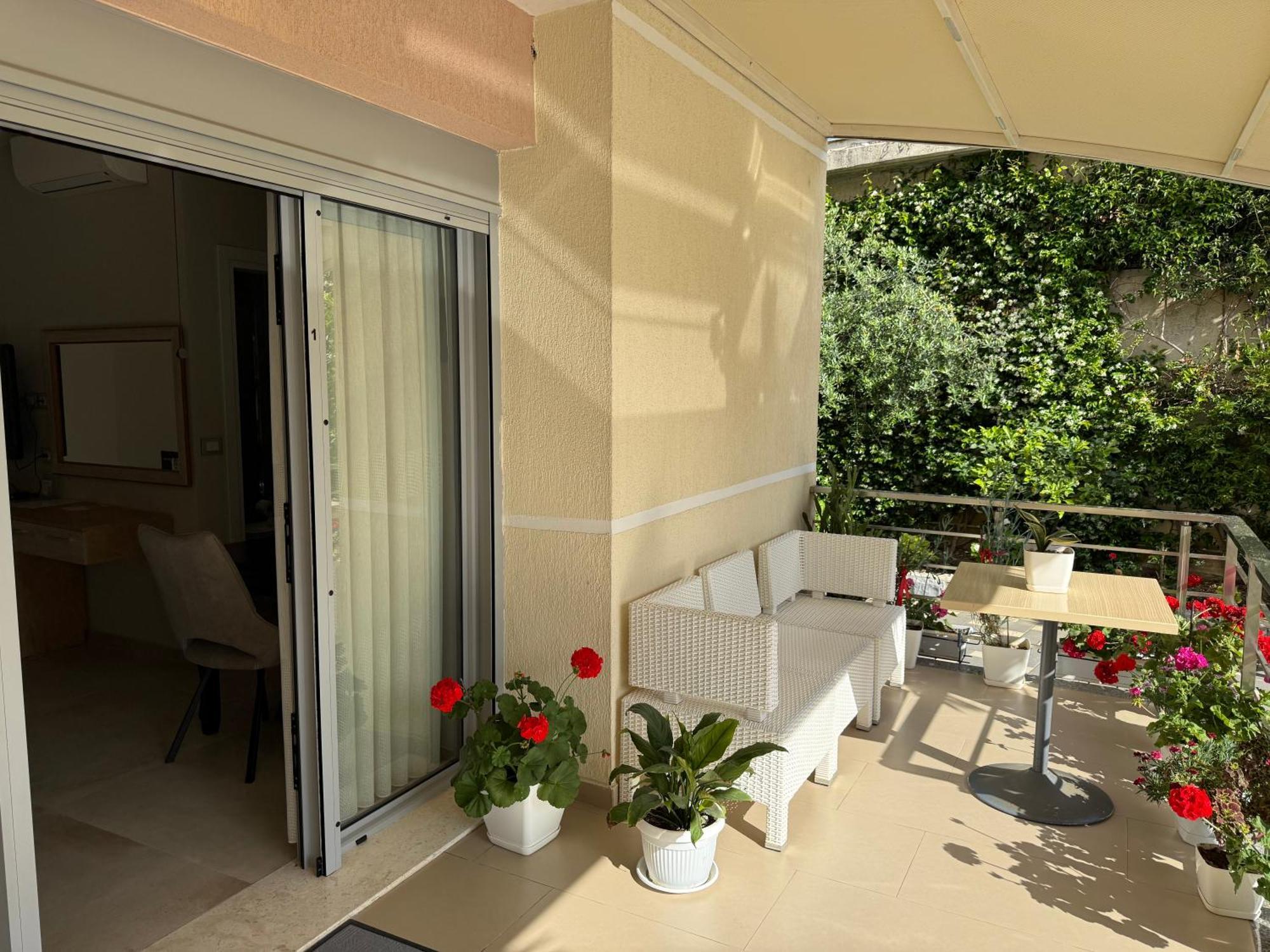 Arial Trinity Suites Vlorë Exterior foto