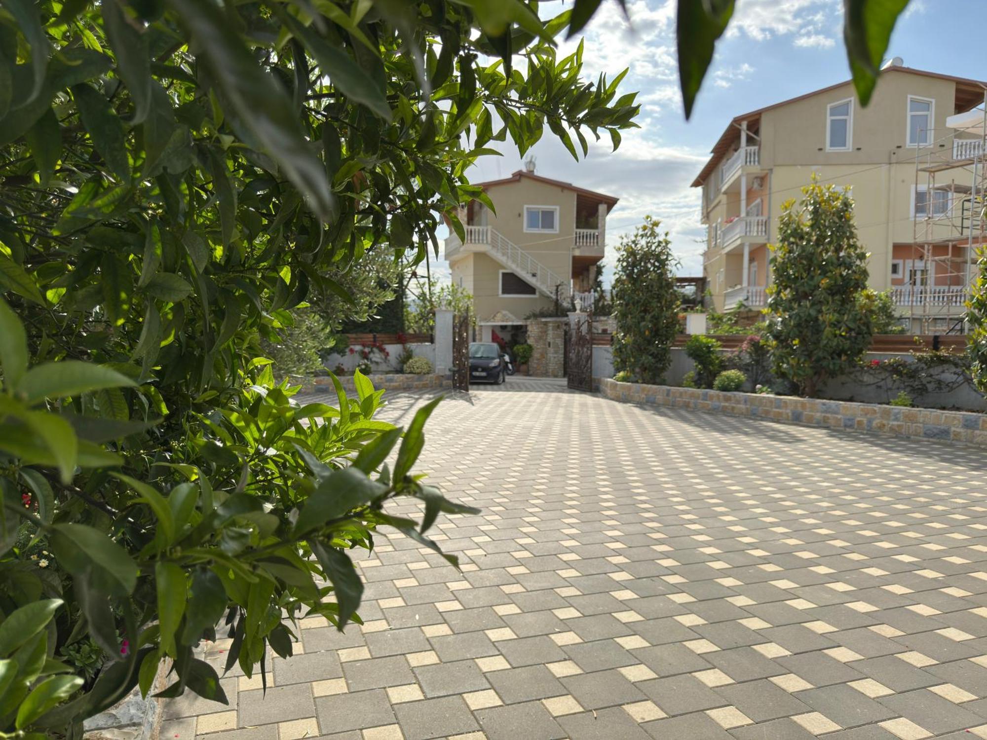 Arial Trinity Suites Vlorë Exterior foto